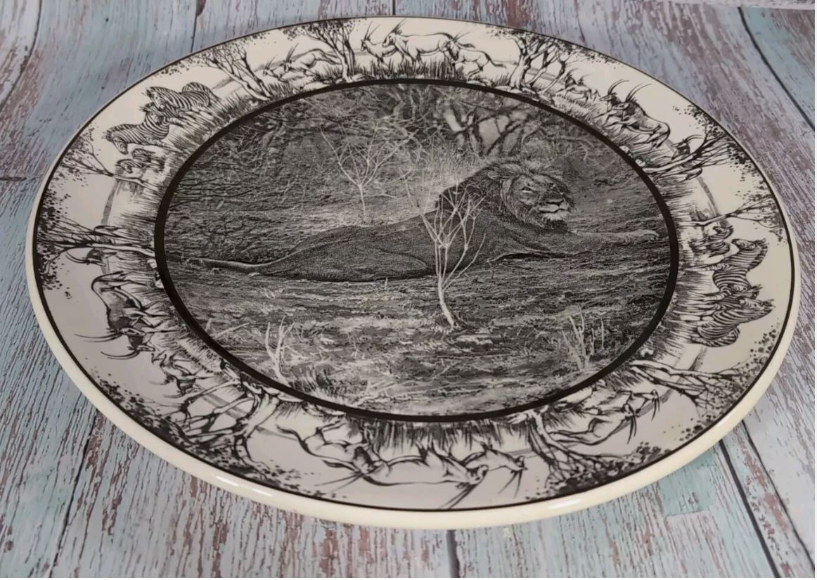 Close view of the Royal Doulton African Series Lion plate